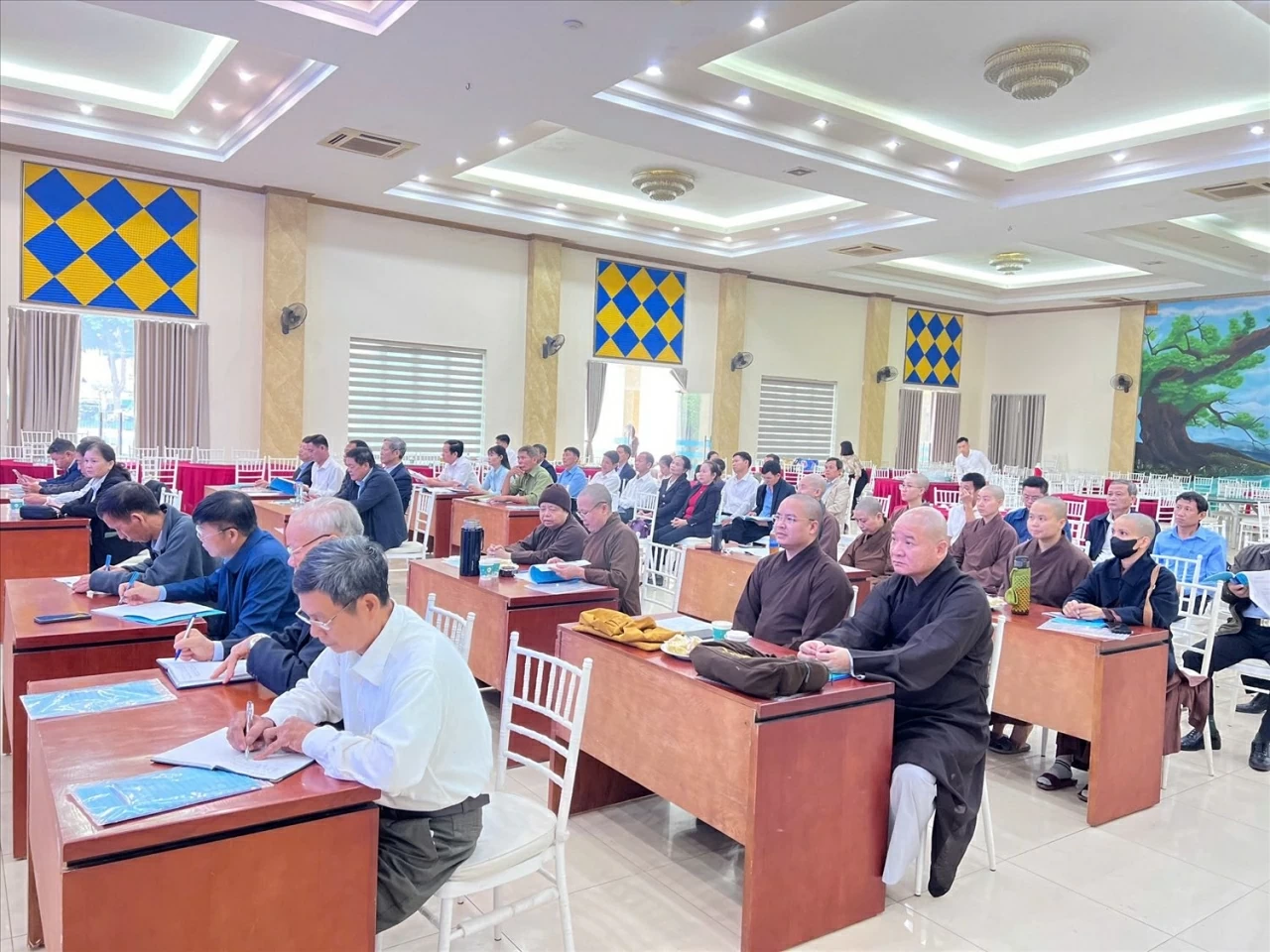 Quản trị khủng hoảng truyền thông tôn giáo từ góc độ quyền con người