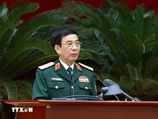 Đại tướng Phan Văn Giang, Ủy viên Bộ Chính trị, Phó Bí thư Quân ủy Trung ương, Phó Thủ tướng, Bộ trưởng Bộ Quốc phòng, đại diện các đơn vị phát biểu. (Nguồn: TTXVN)