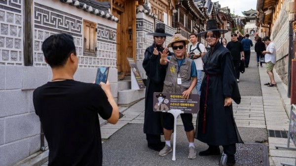 Xu hướng du lịch 'Thợ săn quỷ K-pop' đang làm thay đổi ngành du lịch Hàn Quốc như thế nào?