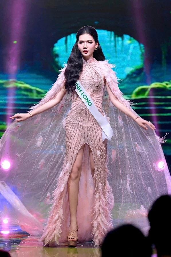 Nguyễn Lê Khánh Ngọc đoạt 4 giải thưởng danh giá tại Miss Valiant Queen Nguyễn Lê Khánh Ngọc giành 4 giải thưởng danh giá tại Miss Valiant Queen
