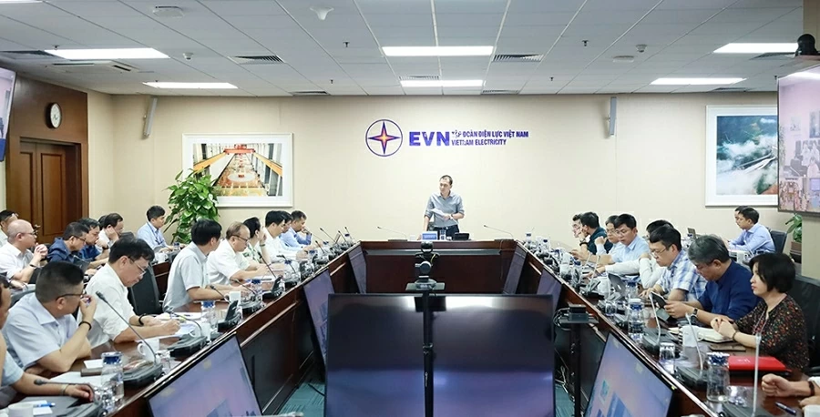 Chủ tịch HĐTV EVN Đặng Hoàng An chủ trì cuộc họp rà soát tình hình triển khai hệ thống pin lưu trữ năng lượng (BESS) trên lưới điện ngày 7/4, tại Hà Nội. (Nguồn: EVN) Chủ tịch HĐTV EVN Đặng Hoàng An chủ trì cuộc họp rà soát tình hình triển khai hệ thống pin lưu trữ năng lượng (BESS) trên lưới điện ngày 7/4, tại Hà Nội. (Nguồn: EVN)