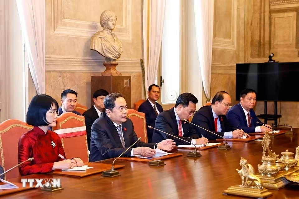 Chủ tịch Quốc hội Trần Thanh Mẫn tiếp Thị trưởng Thành phố Milan Giuseppe Sala (Italy) Chủ tịch Quốc hội Trần Thanh Mẫn tiếp Thị trưởng Thành phố Milan Giuseppe Sala (Italy)