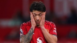 Mất Lisandro Martinez vì thẻ đỏ tranh cãi, MU 'khốn đốn' trước hai trận đại chiến