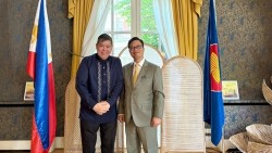 Đại sứ Việt Nam tại Pháp Trịnh Đức Hải chào xã giao Đại sứ Philippines và Đại sứ Indonesia tại Pháp