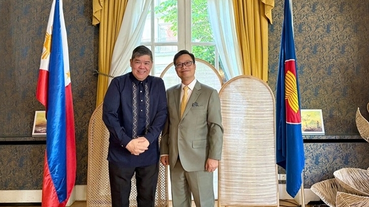 Đại sứ Việt Nam tại Pháp Trịnh Đức Hải chào xã giao Đại sứ Philippines và Đại sứ Indonesia tại Pháp