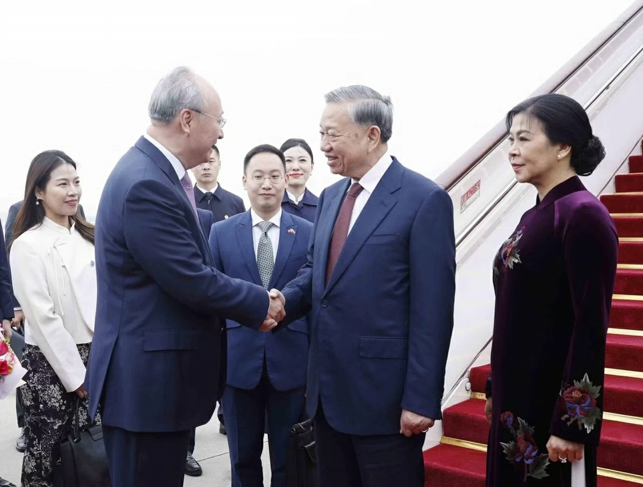 Tổng Bí thư, Chủ tịch nước Tô Lâm và phu nhân bắt đầu chuyến thăm cấp Nhà nước đến Trung Quốc