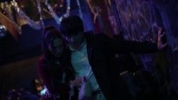 Bước chân vào đời tập 23: Quân sa vào vòng tay của gái lạ