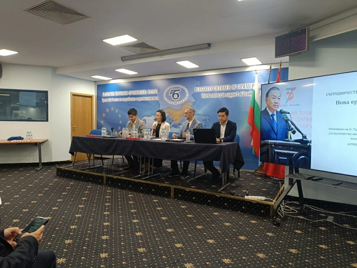 Doanh nghiệp Việt Nam-Bulgaria tìm kiếm cơ hội hợp tác trong lĩnh vực công nghệ, đổi mới sáng tạo và chuyển đổi xanh Doanh nghiệp Việt Nam-Bulgaria tìm kiếm cơ hội hợp tác trong lĩnh vực công nghệ, đổi mới sáng tạo và chuyển đổi xanh