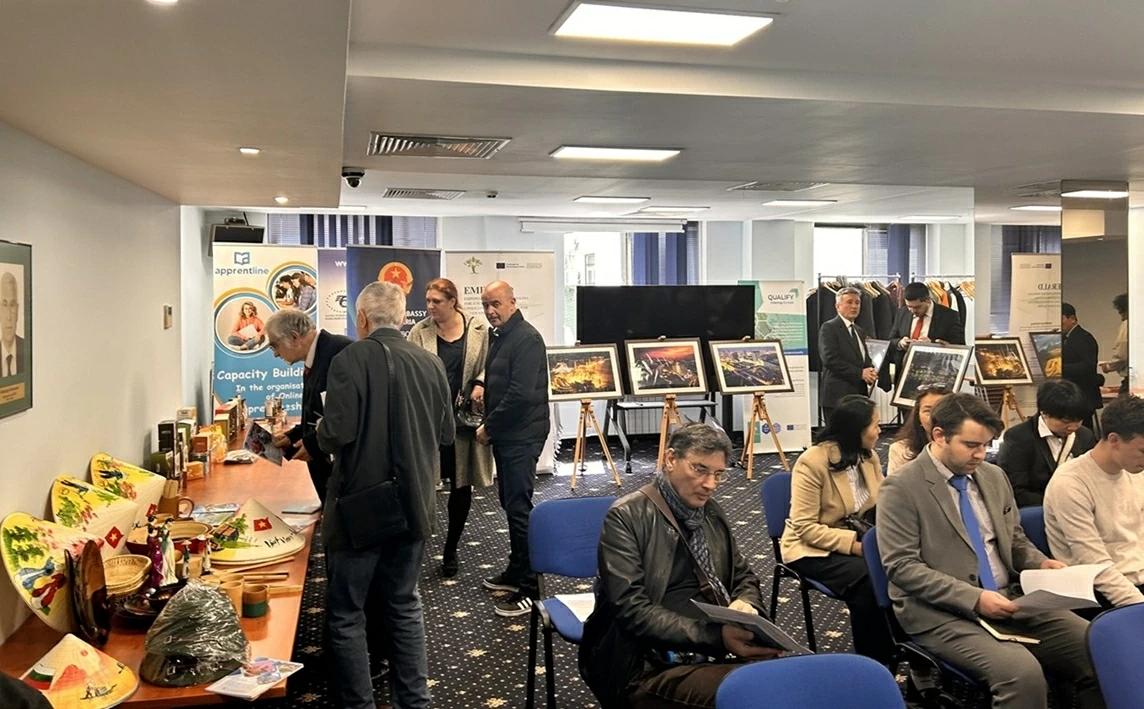 Doanh nghiệp Việt Nam-Bulgaria tìm kiếm cơ hội hợp tác trong lĩnh vực công nghệ, đổi mới sáng tạo và chuyển đổi xanh Doanh nghiệp Việt Nam-Bulgaria tìm kiếm cơ hội hợp tác trong lĩnh vực công nghệ, đổi mới sáng tạo và chuyển đổi xanh