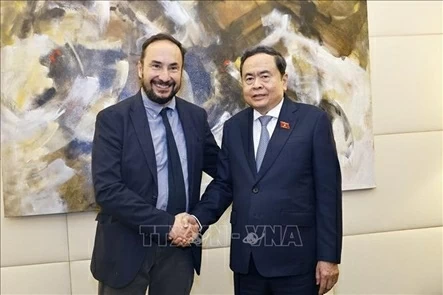 Chủ tịch Quốc hội Trần Thanh Mẫn gặp Tổng Bí thư Đảng Tái lập Cộng sản Italy Maurizio Acerbo. Ảnh: Doãn Tấn/TTXVN