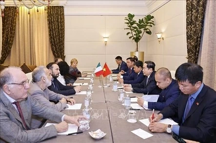 Chủ tịch Quốc hội Trần Thanh Mẫn gặp Tổng Bí thư Đảng Tái lập Cộng sản Italy Maurizio Acerbo. Ảnh: Doãn Tấn/TTXVN Chủ tịch Quốc hội Trần Thanh Mẫn gặp Tổng Bí thư Đảng Tái lập Cộng sản Italy Maurizio Acerbo. Ảnh: Doãn Tấn/TTXVN