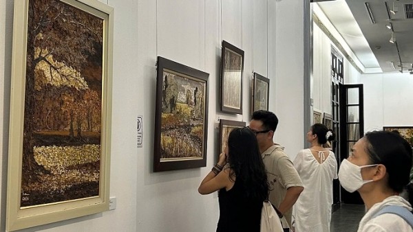 Không gian nghệ thuật độc đáo của triển lãm mang tên 'Cuộc chơi với lá'