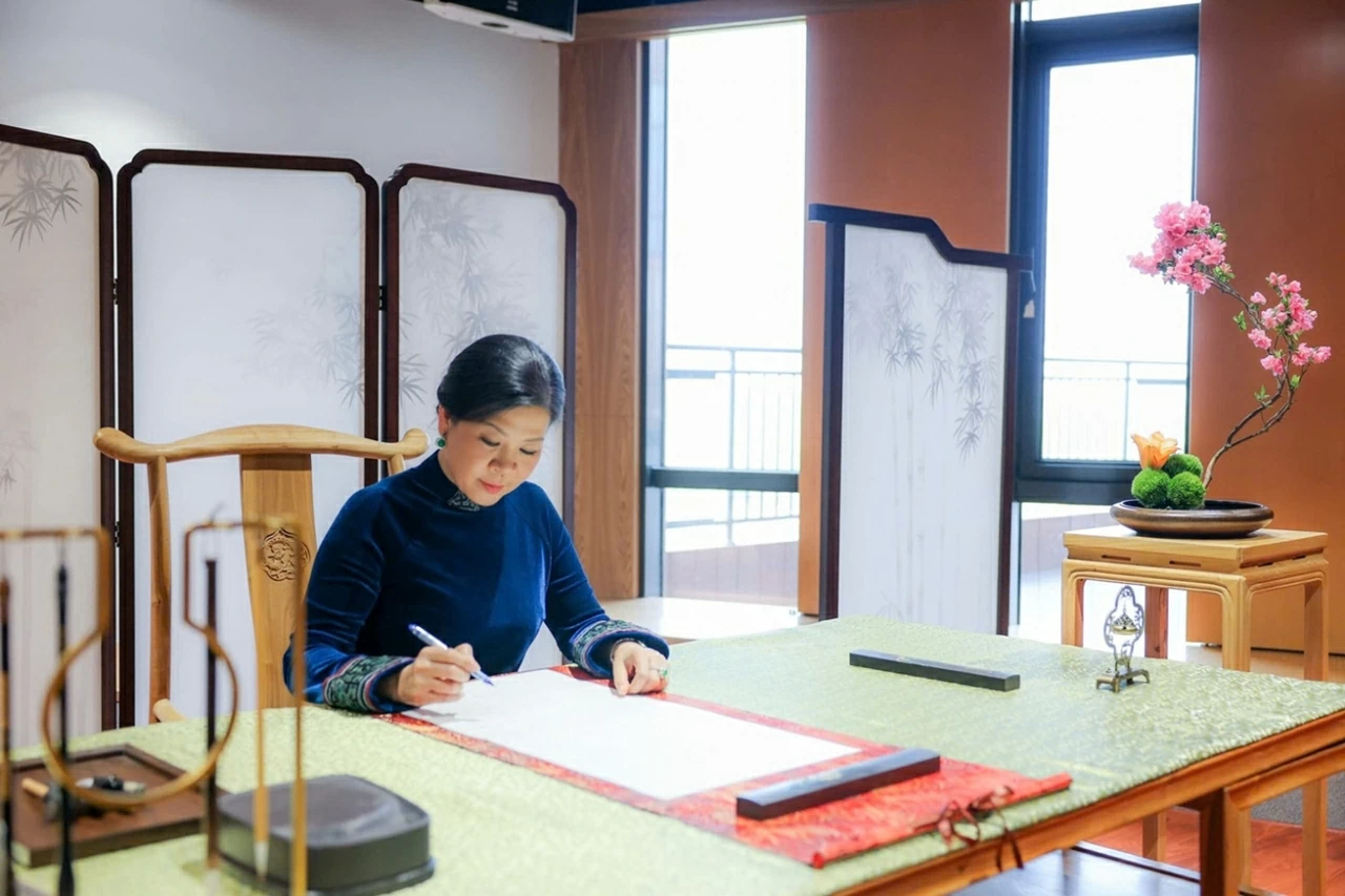 Phu nhân Tổng Bí thư, Chủ tịch nước Tô Lâm thăm Trung tâm giao lưu khoa học văn hóa thanh thiếu niên Tống Khánh Linh