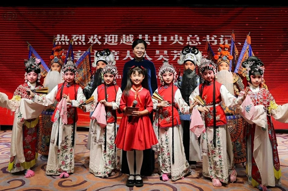 Phu nhân Tổng Bí thư, Chủ tịch nước Tô Lâm thăm Trung tâm giao lưu khoa học văn hóa thanh thiếu niên Tống Khánh Linh