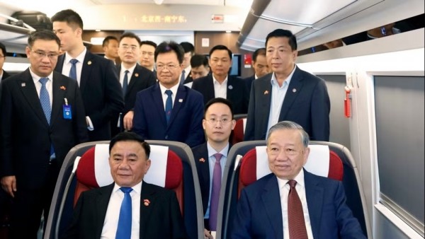 General Secretary, President To Lam departs for a visit to China's Nam Ninh City