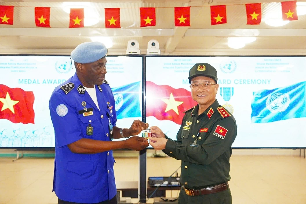 Chung tay duy trì môi trường hoà bình, ổn định, vì hợp tác, phát triển tại Cộng hoà Trung Phi Chung tay duy trì môi trường hoà bình, ổn định, vì hợp tác, phát triển tại Cộng hoà Trung Phi