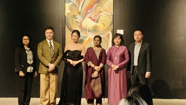 Exhibition 'Origine' by artist Van Guillemin in her homeland