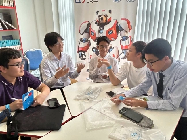 Hình ảnh khác Chương trình giáo dục quốc tế 'AEROKOS': Chắp cánh ước mơ chinh phục không gian cho thế hệ trẻ Việt-Nga