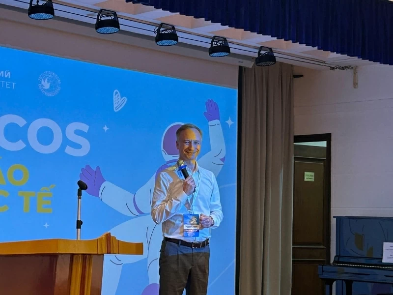 Ông Goryainov Sergey Borisovich - Giám đốc dự án giáo dục quốc tế Aerokos, Trưởng phòng Đào tạo trường Đại học Samara mang tên Viện sĩ S.P. Korolev chia sẻ về ý nghĩa của dự án. (Ảnh: Yến Vi) Ông Goryainov Sergey Borisovich - Giám đốc dự án giáo dục quốc tế Aerokos, Trưởng phòng Đào tạo trường Đại học Samara mang tên Viện sĩ S.P. Korolev chia sẻ về ý nghĩa của dự án. (Ảnh: Yến Vi)