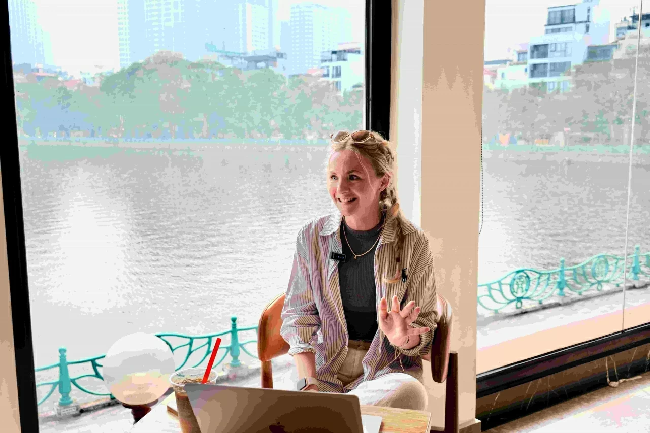 Công việc giảng dạy giúp Paige tìm thấy sự gắn bó và cảm giác “ở nhà” tại Việt Nam. (Ảnh: Hà Anh) Công việc giảng dạy giúp Paige tìm thấy sự gắn bó và cảm giác “ở nhà” tại Việt Nam. (Ảnh: Hà Anh)