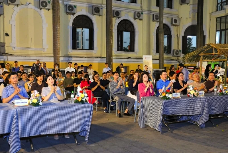 Hà Nội ra mắt Cổng thông tin an toàn thực phẩm: Thiết lập đầu mối chính thức, tăng minh bạch, tăng tương tác Hà Nội ra mắt Cổng thông tin an toàn thực phẩm: Thiết lập đầu mối chính thức, tăng minh bạch, tăng tương tác