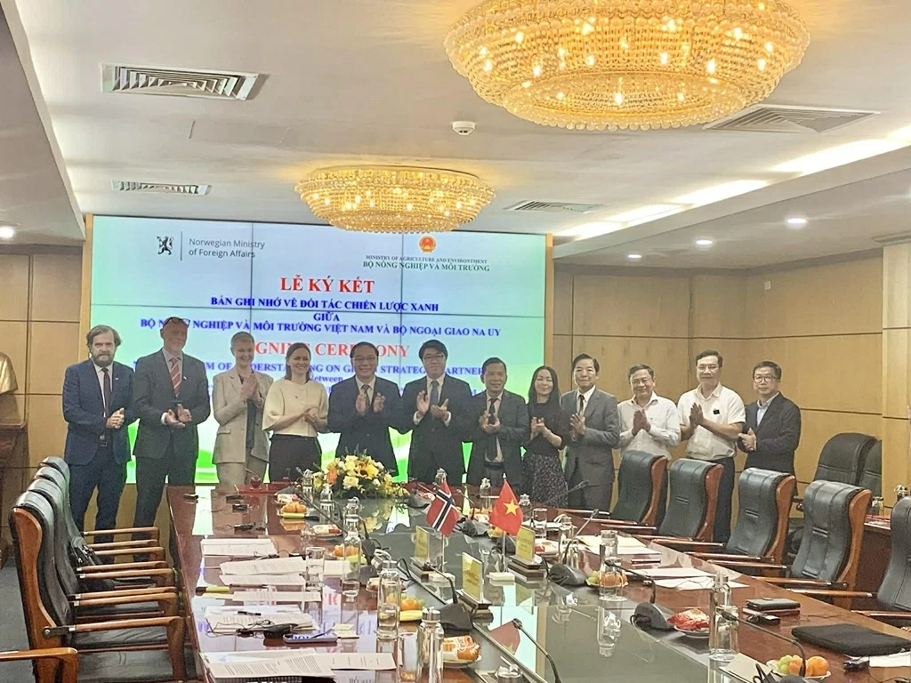 Việt Nam-Na Uy ký kết Bản ghi nhớ về Đối tác Chiến lược Xanh Việt Nam-Na Uy ký kết Bản ghi nhớ về Đối tác Chiến lược Xanh