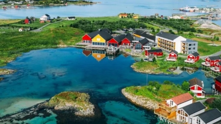 Na Uy: Sống không cần đồng hồ tại ngôi làng 69 ngày Mặt trời không lặn