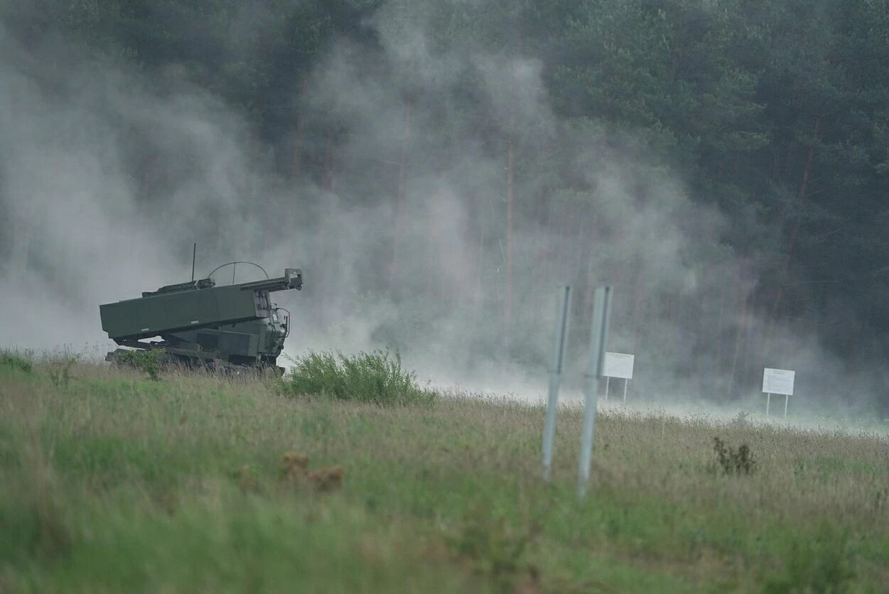 Mỹ trì hoãn chuyển giao vũ khí, EU cùng NATO nhắc nhau tự lực