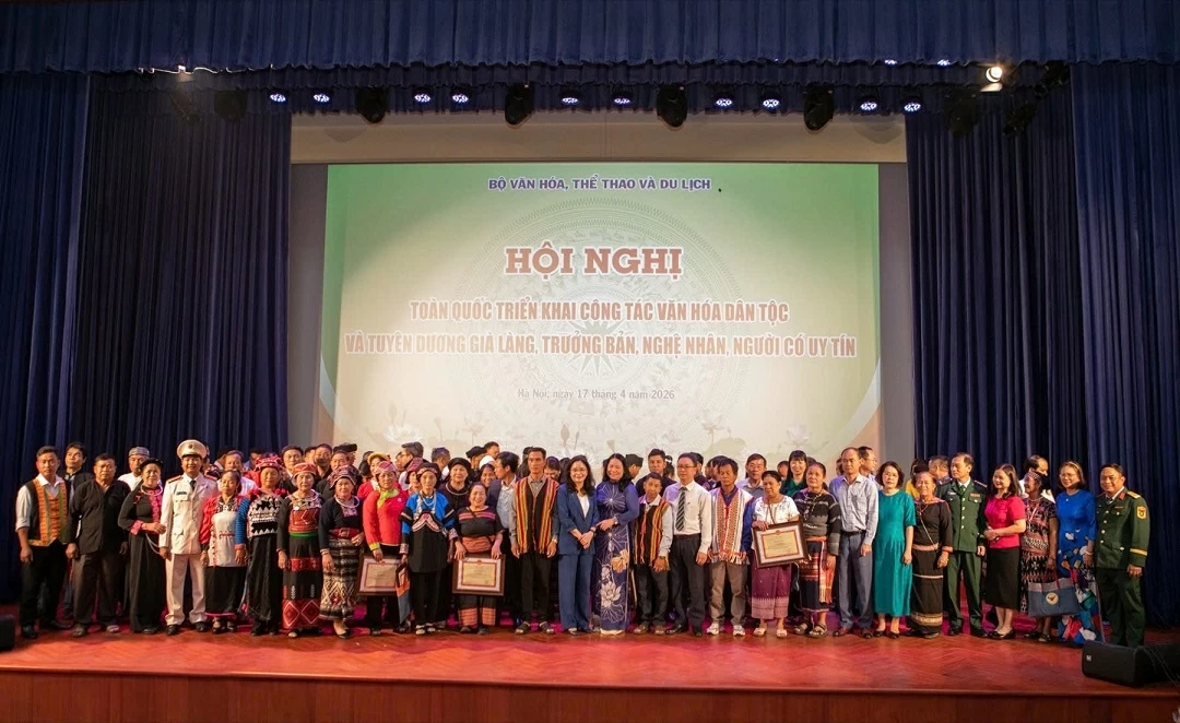Phát huy nguồn lực văn hóa dân tộc trong giai đoạn mới Phát huy nguồn lực văn hóa dân tộc trong giai đoạn mới