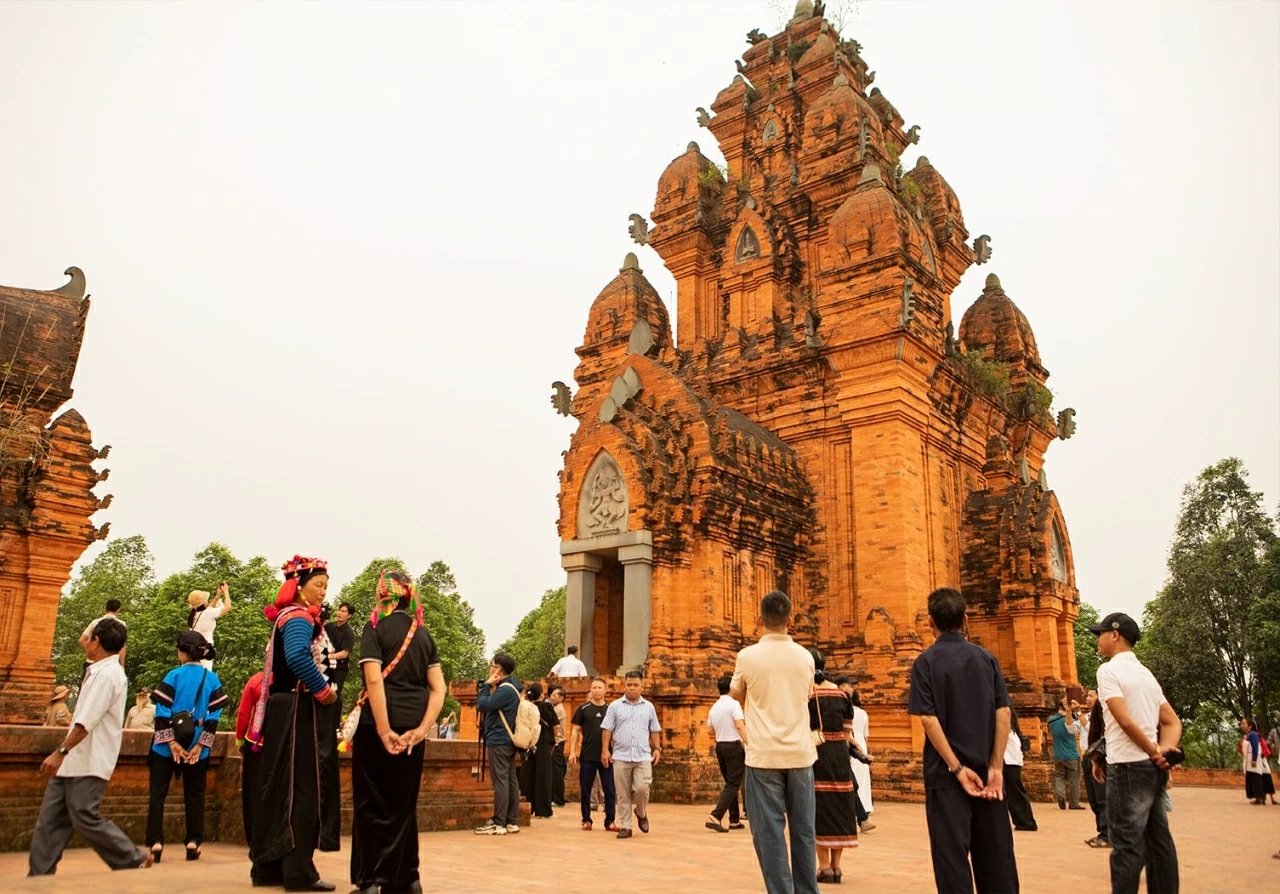 Ngày hội của những sắc màu văn hóa các dân tộc Việt Nam Ngày hội của những sắc màu văn hóa các dân tộc Việt Nam