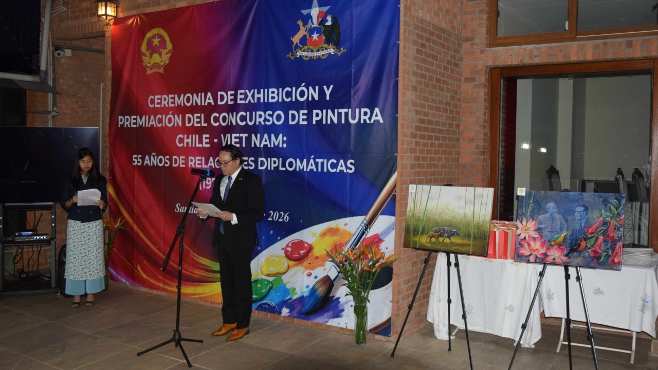 Việt Nam qua nét vẽ của 27 họa sĩ Chile