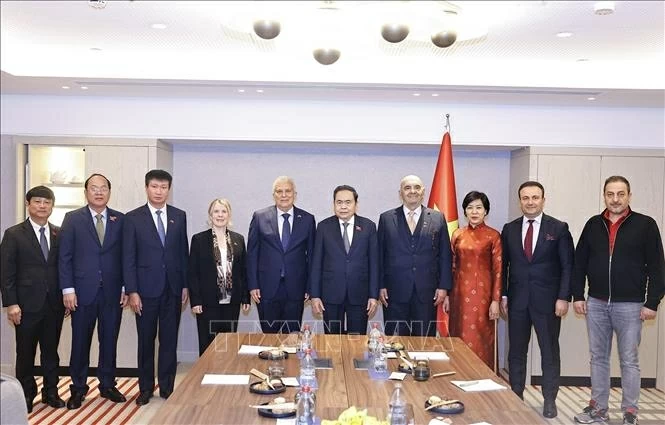 Chủ tịch Quốc hội Trần Thanh Mẫn tiếp Lãnh sự danh dự Việt Nam tại Istanbul Chủ tịch Quốc hội Trần Thanh Mẫn tiếp Lãnh sự danh dự Việt Nam tại Istanbul