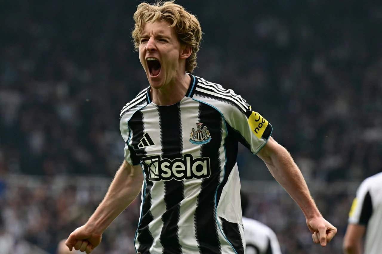 Tin tức về chuyển nhượng 18/4: MU ký Hjulmand, Liverpool chốt Gordon