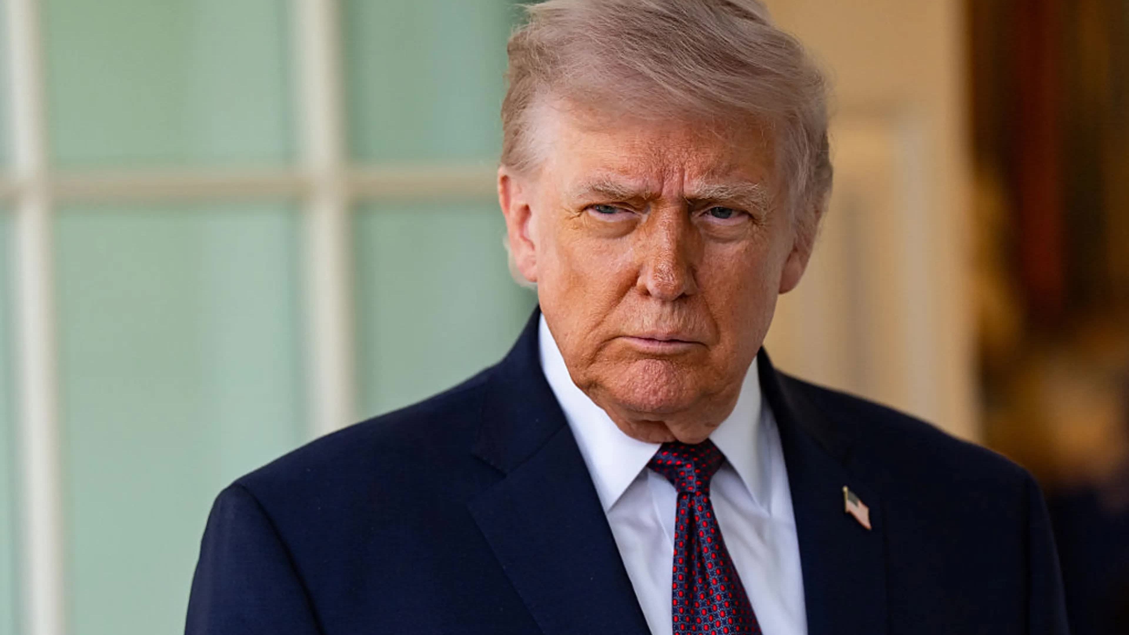 Tổng thống Trump cảnh báo ném bom trở lại Iran nếu không đạt được thỏa thuận