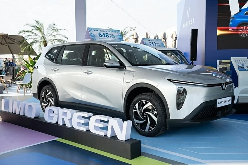 Top 5 mẫu xe VinFast bán chạy nhất tháng 3/2026: VinFast Limo Green tiếp tục dẫn đầu.