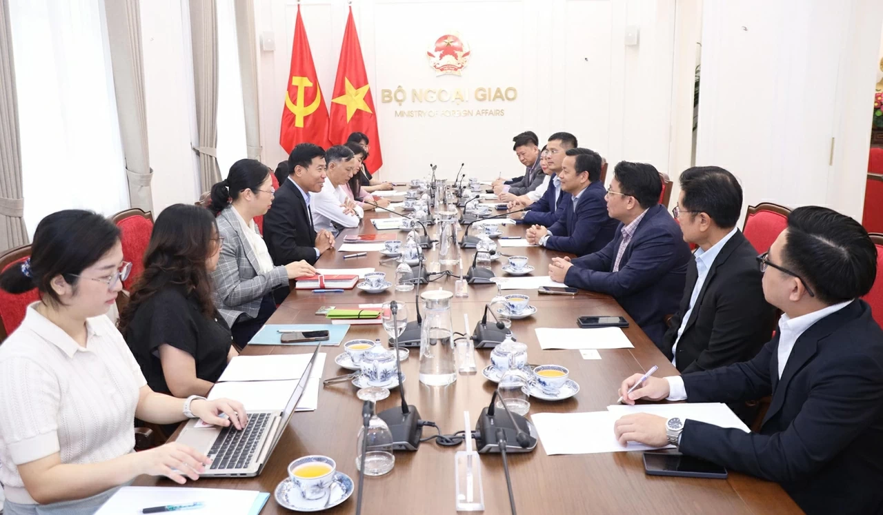 Toàn cảnh buổi làm việc. (Ảnh: Thành Long)