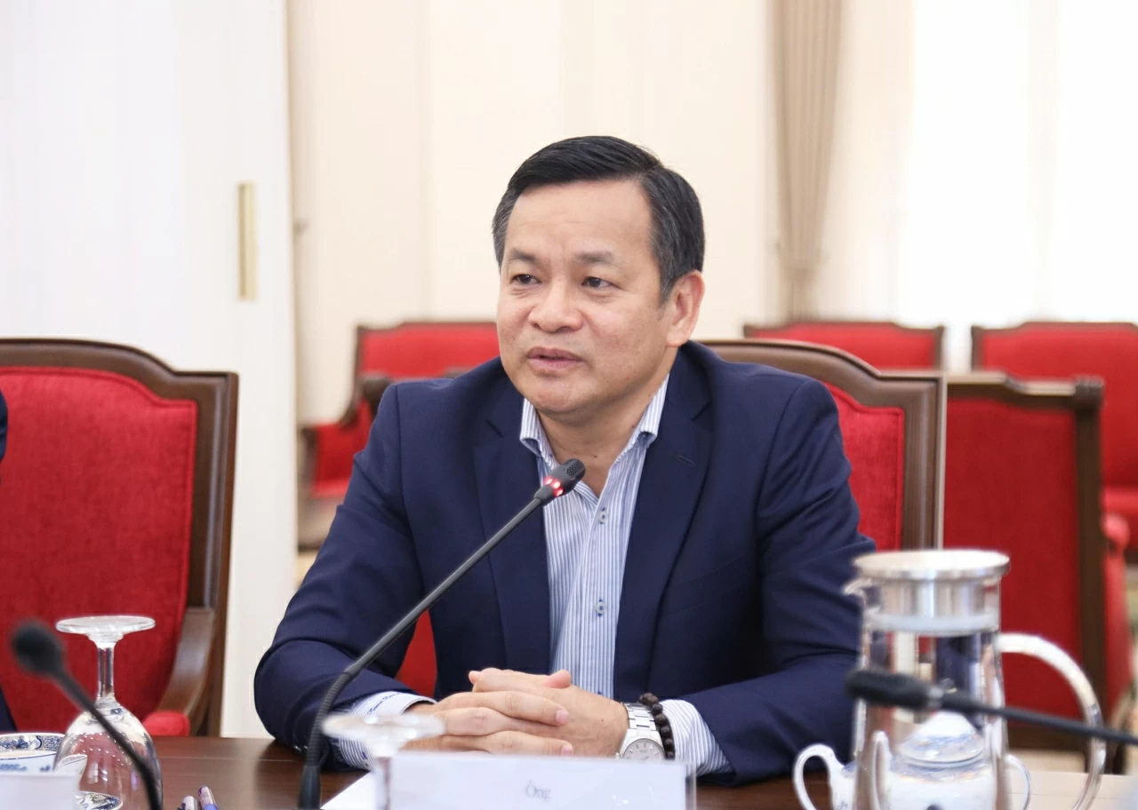 Chủ tịch HĐQT VSIP miền Bắc, VSIP miền Trung và Tây Nam Bộ Huỳnh Quang Hải phát biểu tại buổi làm việc. (Ảnh: Thành Long)