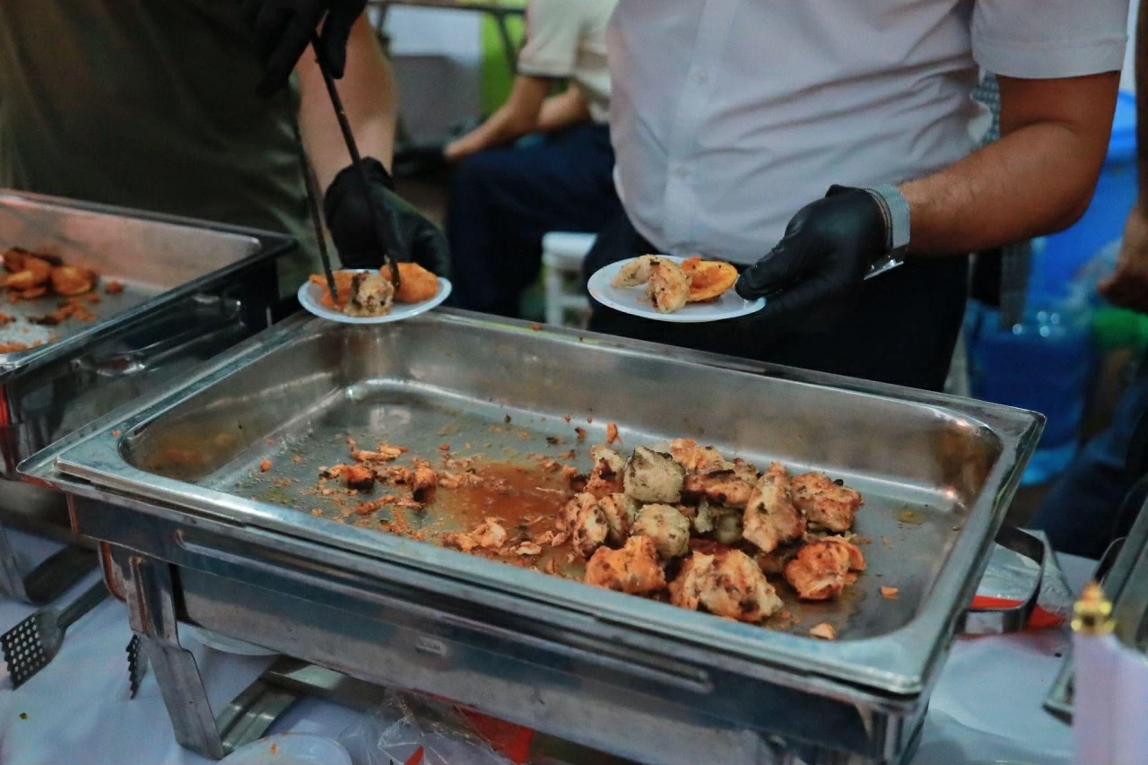 Malai Boti là một món gà nướng nổi tiếng của Pakistan, rất phổ biến trong các bữa tiệc, lễ hội và ẩm thực đường phố. (Ảnh: Linh Hoàng)