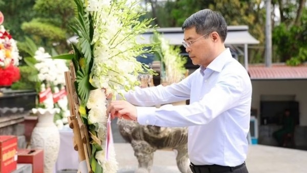 Thủ tướng Chính phủ Lê Minh Hưng dâng hương tại Ngã ba Đồng Lộc