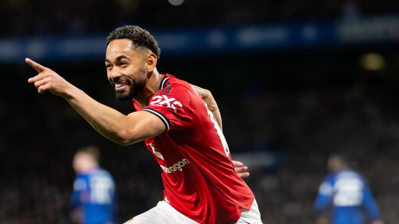 Manchester United thắng tối thiểu Chelsea, tiến gần hơn tới tấm vé dự C1