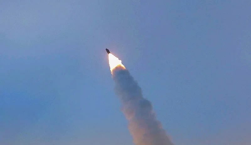 Triều Tiên liên tiếp phóng tên lửa đạn đạo ra biển. (Nguồn: KCNA)
