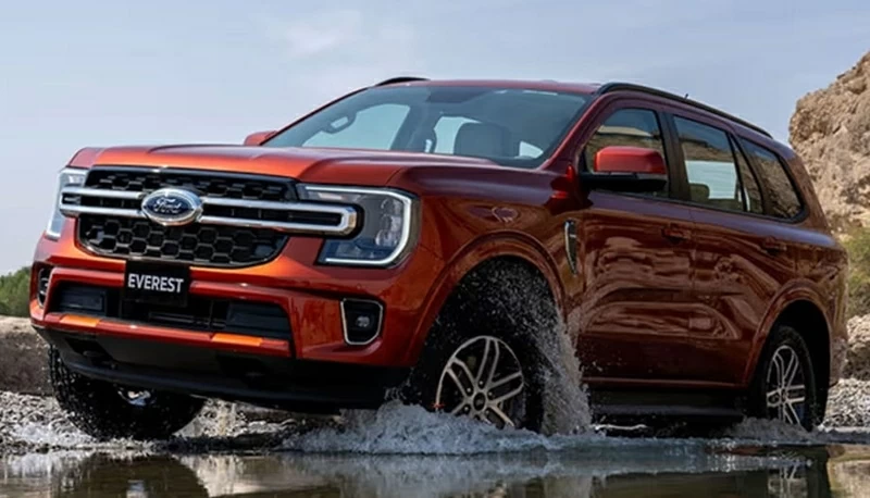 Top 4 xe SUV 7 chỗ bán chạy nhất tháng 3/2026: Ford Everest tiếp tục dẫn đầu.