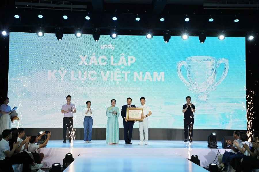 Ra mắt BST Xuân Hè 2026 lấy cảm hứng từ ‘đá băng mát lạnh’ Ra mắt BST Xuân Hè 2026 lấy cảm hứng từ ‘đá băng mát lạnh’