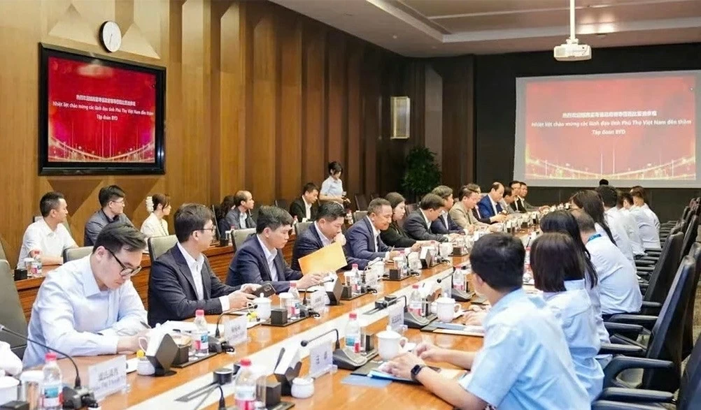 Đoàn xúc tiến đầu tư tỉnh Phú Thọ làm việc với Tập đoàn BYD về hợp tác trong lĩnh vực xe điện và năng lượng mới