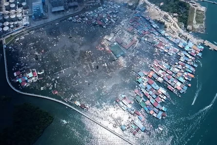Khung cảnh sau đám cháy tại bang Sabah được nhìn từ trên không. (Nguồn: The Guardian)