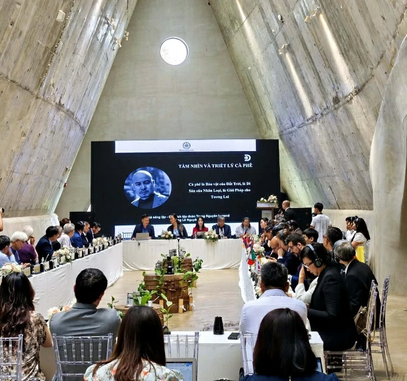 Đại diện Trung Nguyên Legend chia sẻ nền tảng triết lý hình thành nên hệ sinh thái cà phê toàn diện trên ba chiều kích: vật lý, xã hội và tinh thần, góp phần lan tỏa giá trị cà phê, văn hóa cà phê Việt Nam ra toàn cầu.