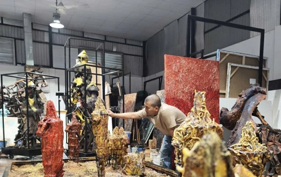 Đưa tằm đến không gian nghệ thuật quốc tế