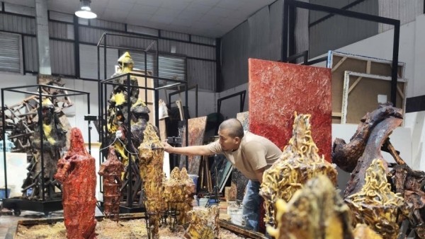 Đưa tằm đến không gian nghệ thuật quốc tế