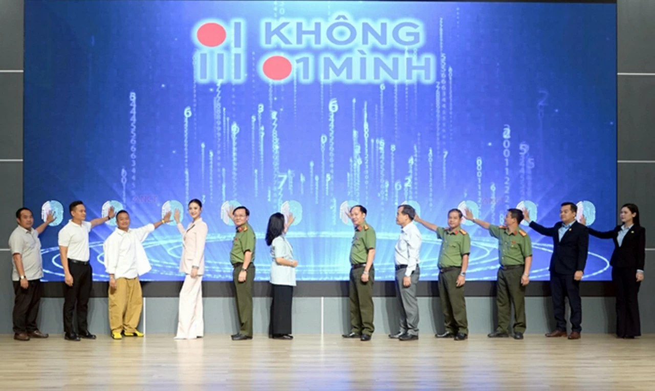 Không một mình – Cùng nhau an toàn trực tuyến