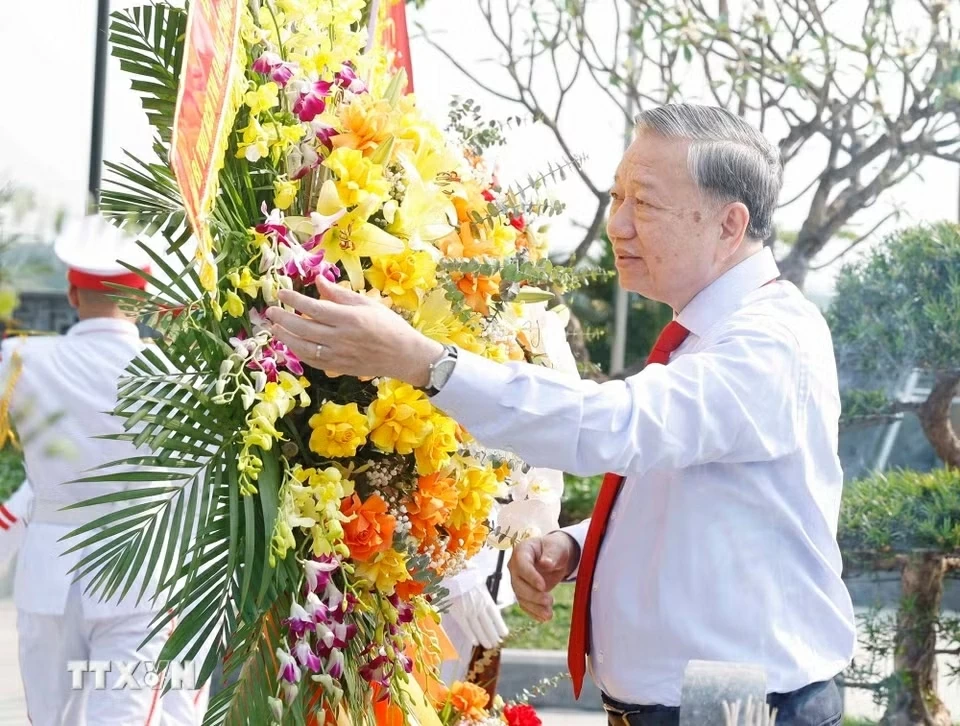 Tổng Bí thư, Chủ tịch nước Tô Lâm dâng hương tưởng niệm Tổng Bí thư Hà Huy Tập